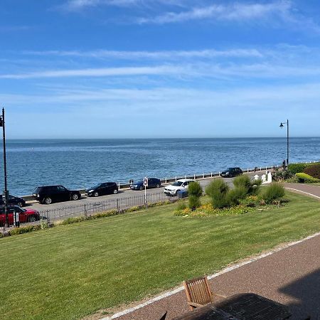 Beautiful Beachfront Retreat With A Stunning Sea View For The Ultimate Escape Away From The Busy World Below Херн-Бей Экстерьер фото