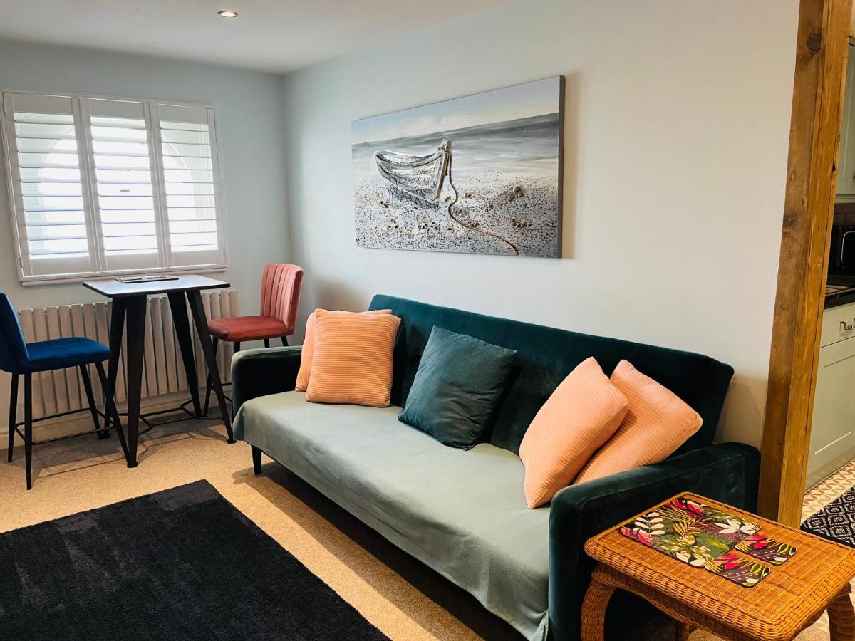 Beautiful Beachfront Retreat With A Stunning Sea View For The Ultimate Escape Away From The Busy World Below Херн-Бей Экстерьер фото