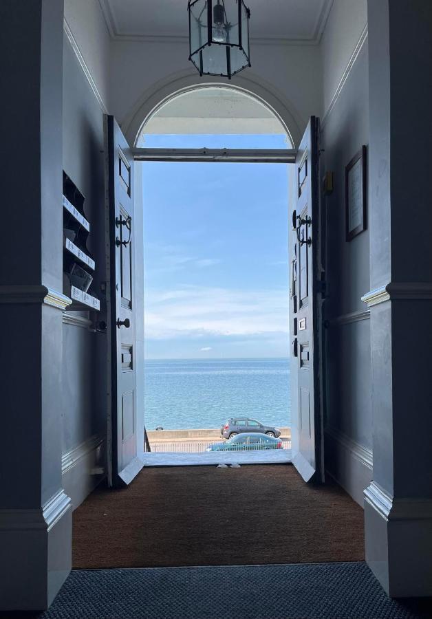 Beautiful Beachfront Retreat With A Stunning Sea View For The Ultimate Escape Away From The Busy World Below Херн-Бей Экстерьер фото